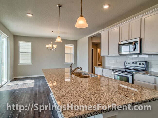 Building Photo - Rockrimmon Townhouse with Two Car Garage