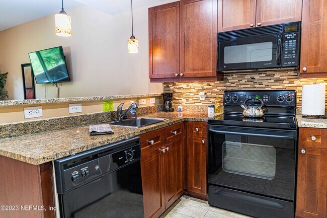 Building Photo - 945 Registry Blvd