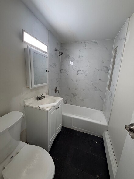 Building Photo - 475 Park Ave