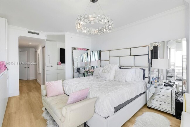 Building Photo - 848 Brickell Key Dr