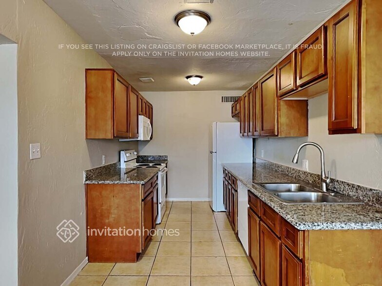 Building Photo - 4534 W Mitchell Dr