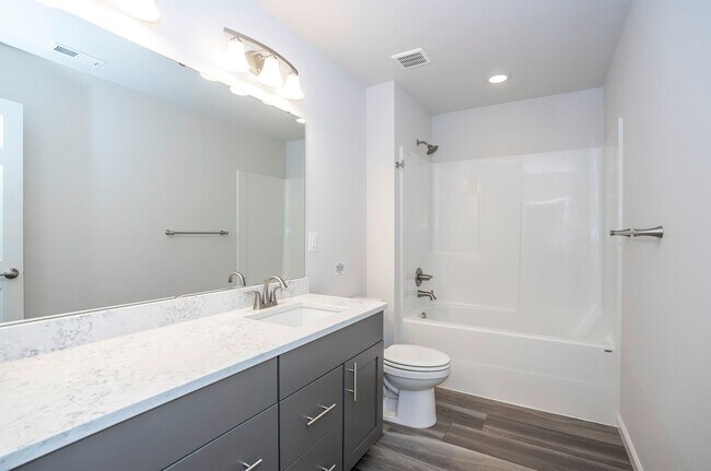 Building Photo - Newer 3-Bed Edgewood Home with A/C, Loft, ...