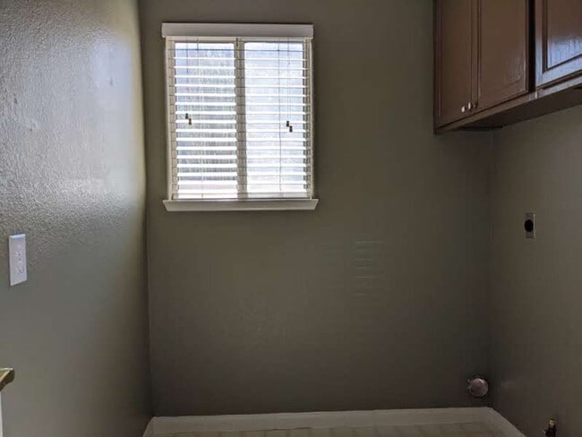 Building Photo - A Very nice and Large 4 Bedroom, 3 Bathroom, 2 STORY Home in Desert Shores!!!!