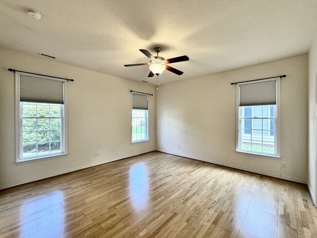 Building Photo - 3-Bedoom 1-Story Condo In Eagle Pointe! St...