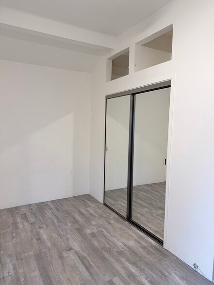 Building Photo - 839 7th Ave