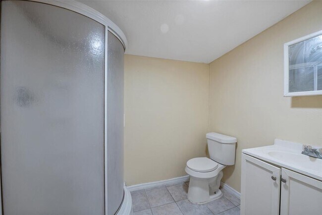 Building Photo - 1614 Ryon St