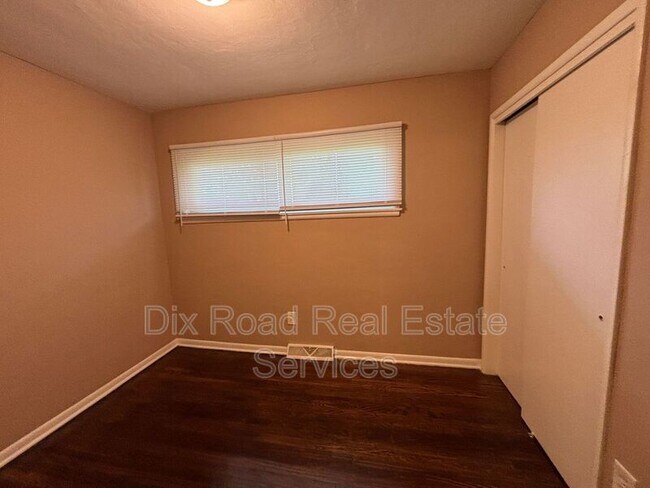 Building Photo - 4984 OH-122