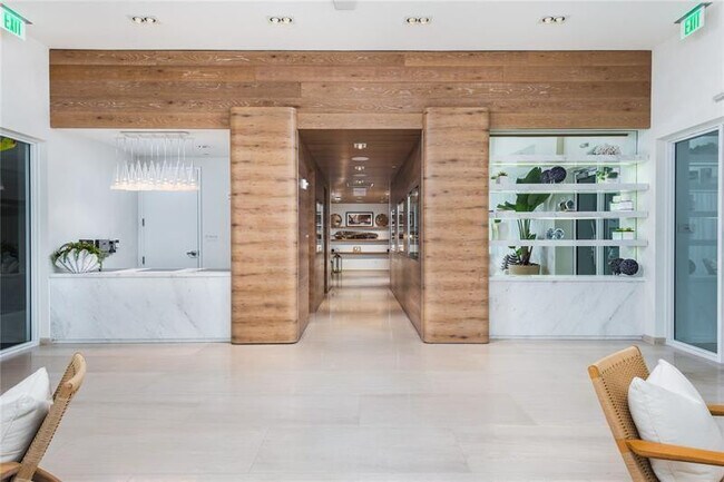 Building Photo - 401 N Birch Rd