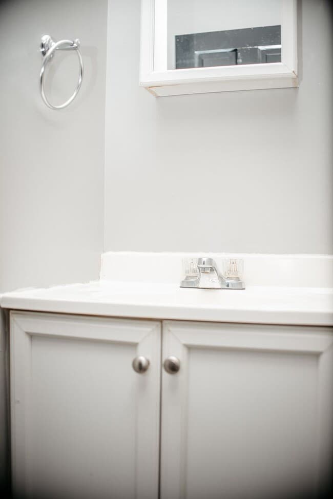 Building Photo - 26 E Main St