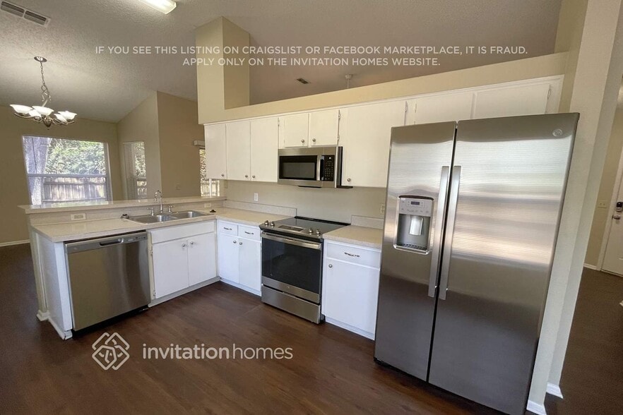 Building Photo - 515 49th St E