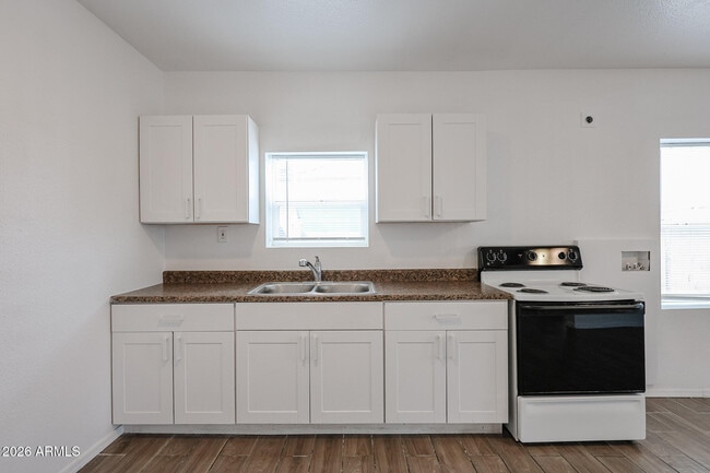 Building Photo - 1215 W Pima St
