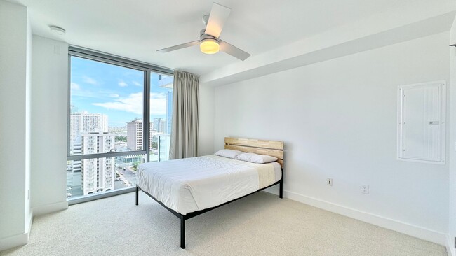 Building Photo - AVAILABLE NOW!! Furnished 1 Bedroom, 1 Bat...