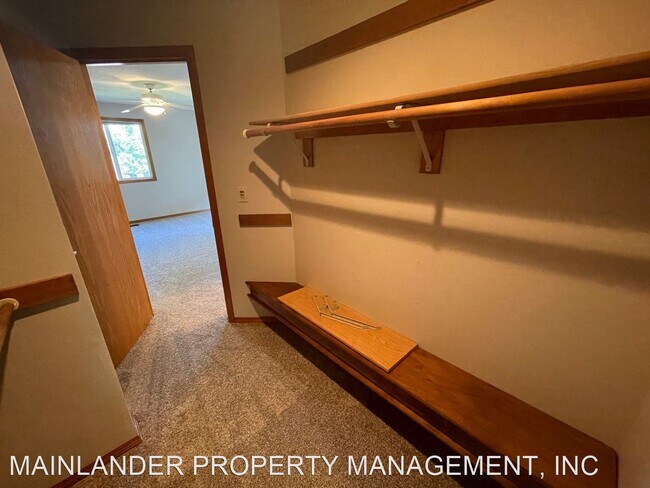 Building Photo - 3 br, 2.5 bath House - 2438 SOUTHSLOPE WAY