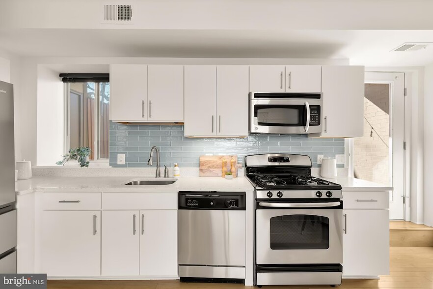 Kitchen area with view of door to private deck - 1907 3rd St NW