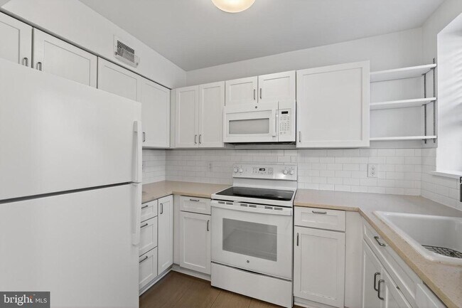 Building Photo - 3450 39th St NW