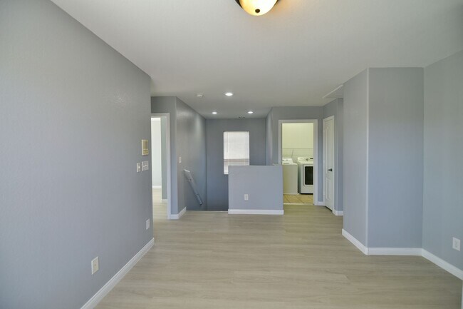 Building Photo - Spacious 4Bed/2Bath/2Car Home located in North Las Vegas w/ Pool!