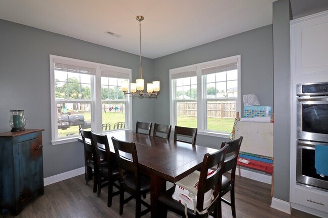 Building Photo - "Spacious 4-Bedroom Gem with 3.5 Baths and...