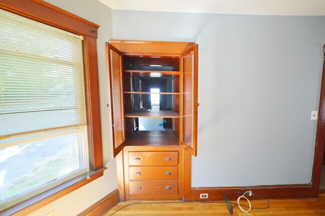 Building Photo - 53 Forest St