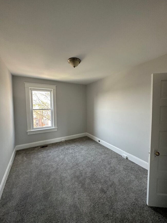 Building Photo - 3 Bedroom with Private Garage