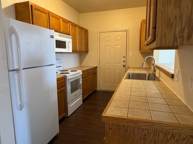 Building Photo - 220 Sandstone Dr