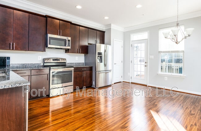 Building Photo - 4519 Foster Ave