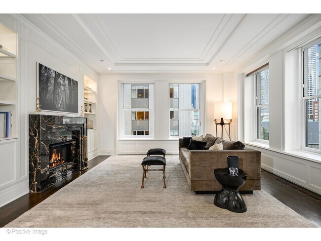 Building Photo - 159 E Walton Pl