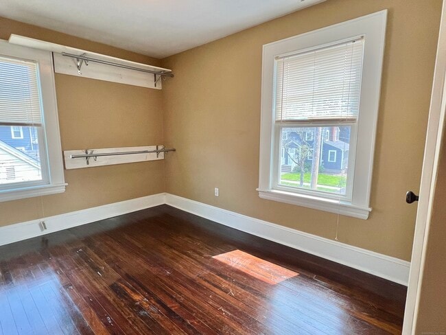 Building Photo - 36 Lindsley Pl