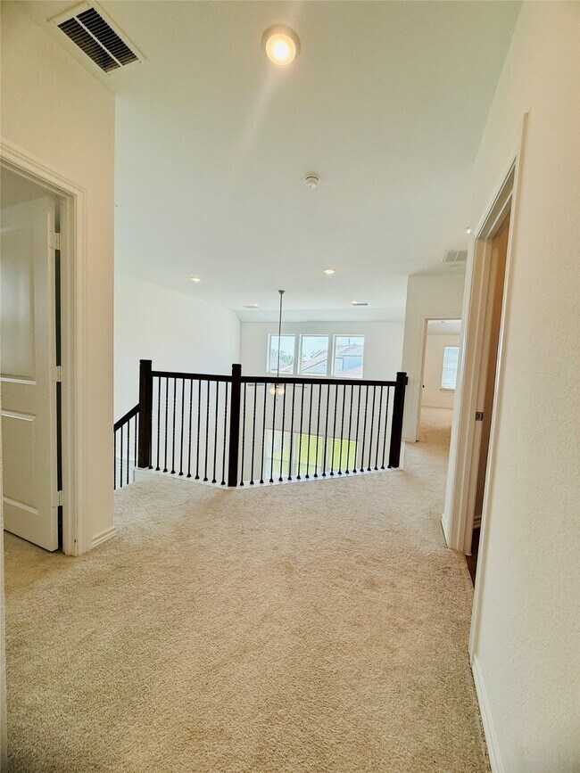 Building Photo - 15826 Dove Holw Dr