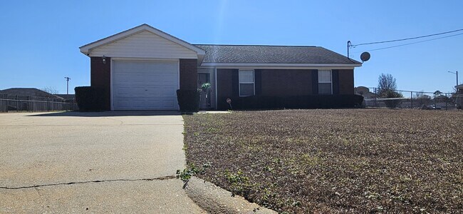 Building Photo - 312 Joe Walding Dr