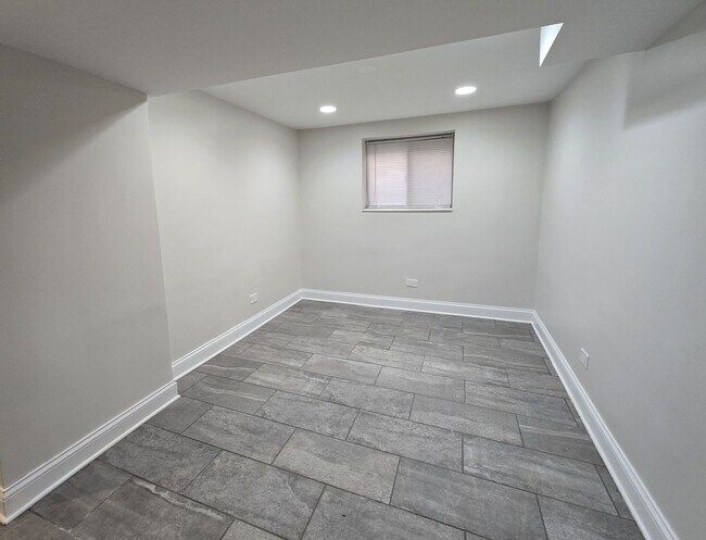 Building Photo - 4341 N Francisco Ave