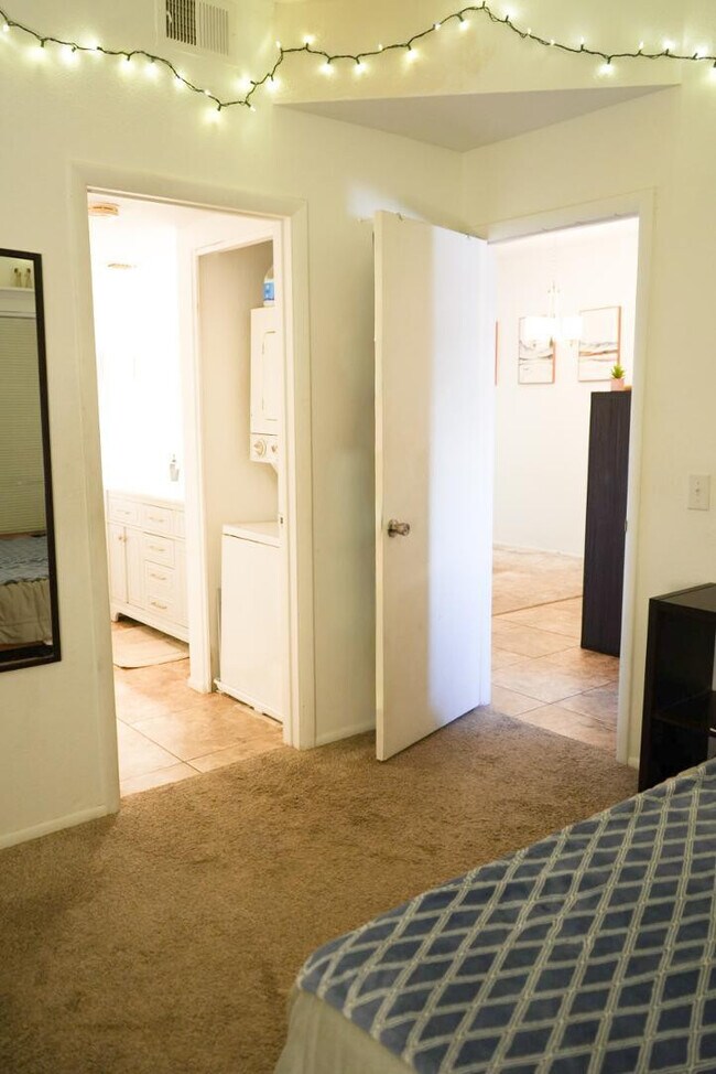 Building Photo - 11666 N 28th Dr