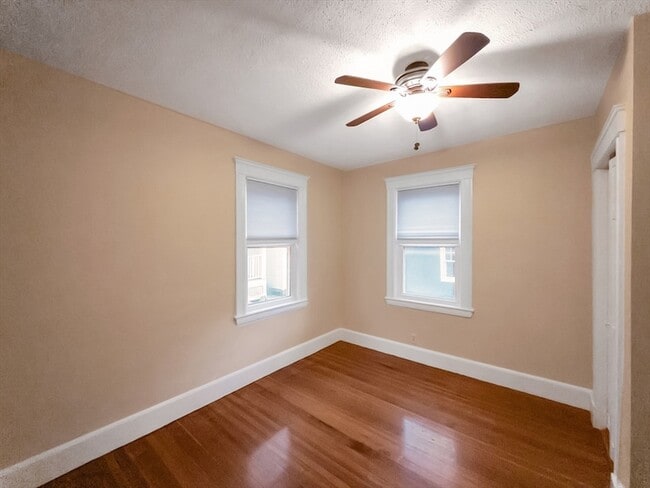 Building Photo - 21 Bradwood St