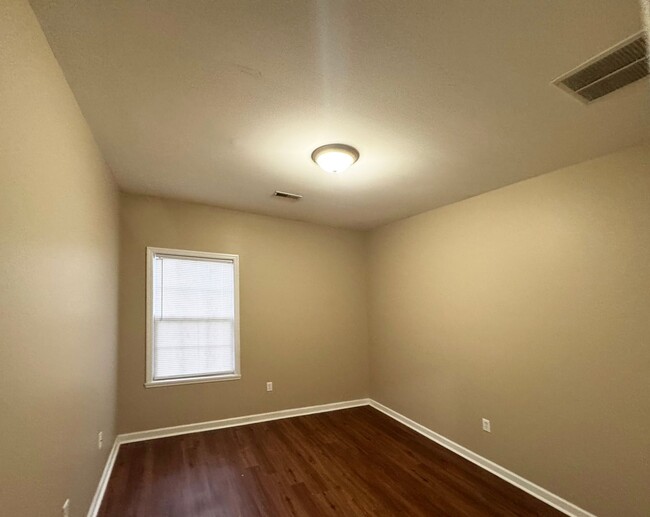 Building Photo - Beautiful, Newly Renovated Duplex in Richm...