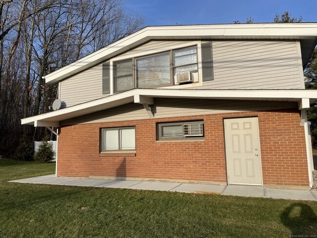 Primary Photo - 30 Sandy Ln
