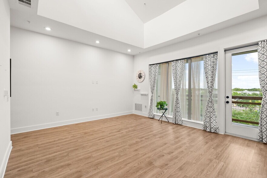 Building Photo - 4704 Sunset Trl