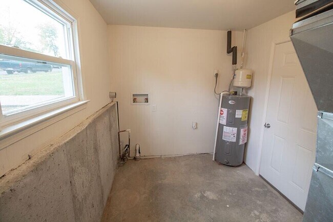 Building Photo - 1909 Newton Dr