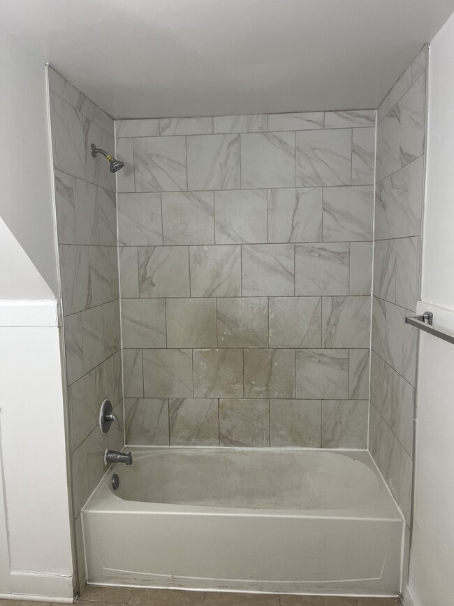 Building Photo - 1925 Brookline Ave