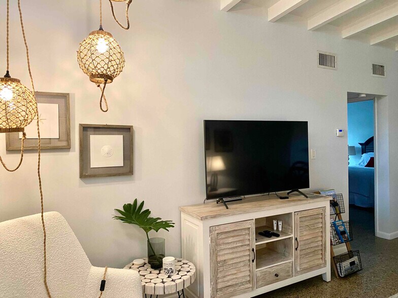 Building Photo - 720 Lantana Ln