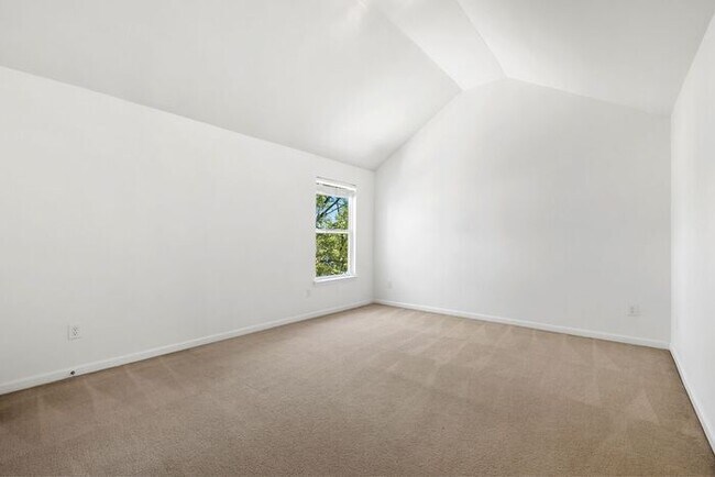 Building Photo - 1255 Wondering Way