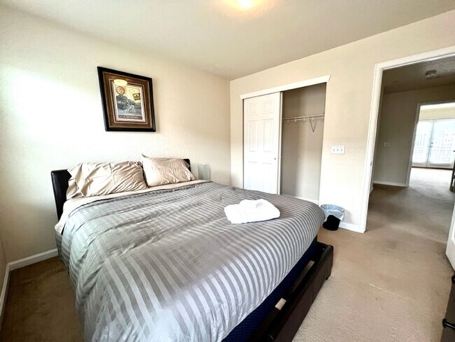 Building Photo - Downtown 3 Bedroom Townhome with 2 Car Garage