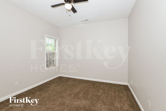 Building Photo - 995 Nesting Wood Cir W