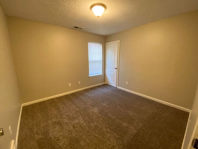 Building Photo - 3 Bed, 2 bath in Cordova