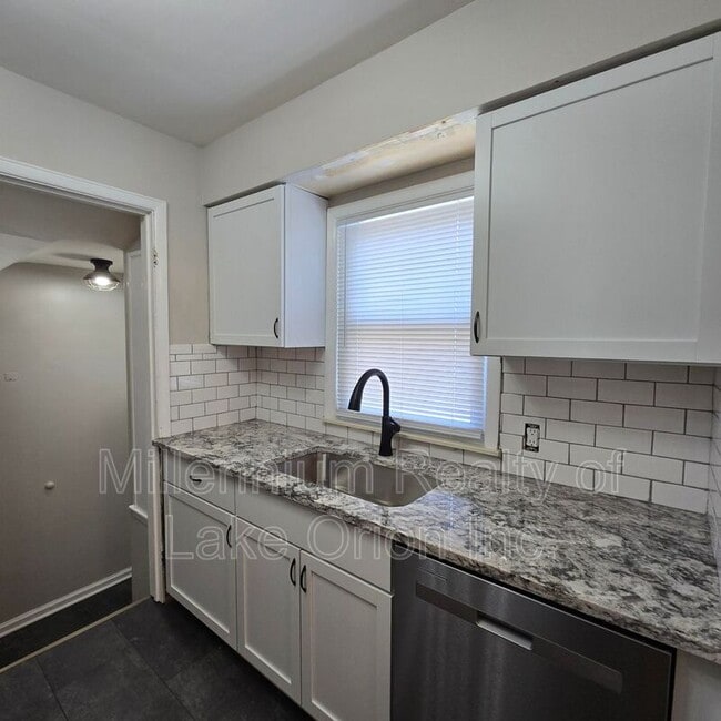 Building Photo - 136 W Princeton Ave