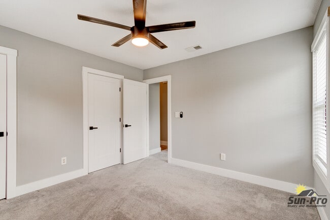 Building Photo - 700 Pine Shores Cir