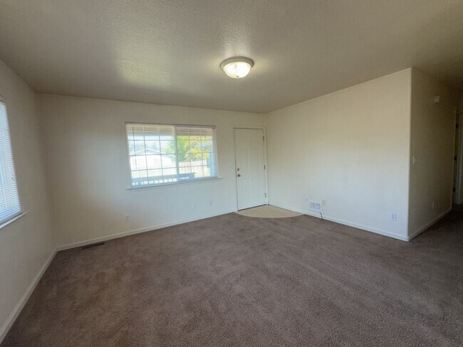 Building Photo - 3121 Matthew Ln