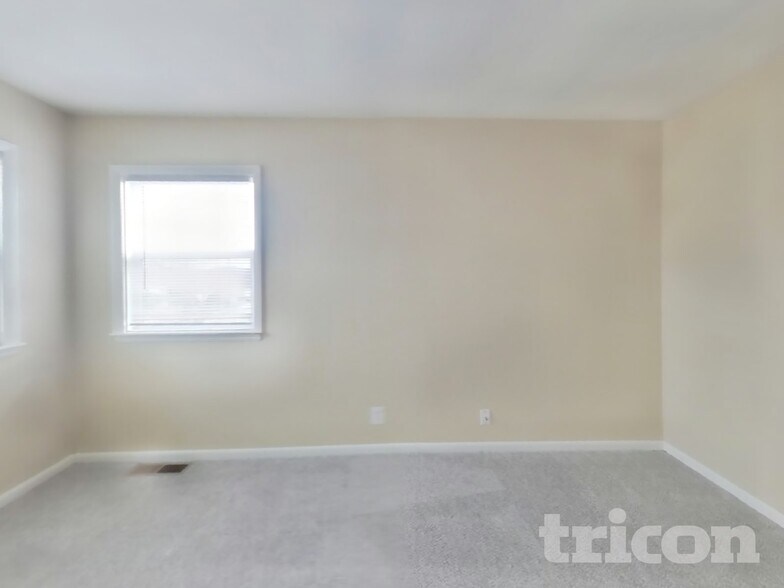 Building Photo - 1380 University Terrace