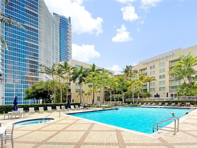 Building Photo - 2001 Biscayne Blvd