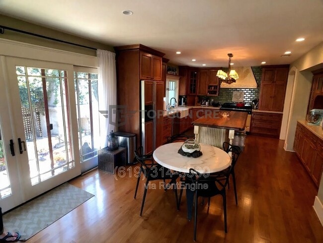 Building Photo - 4026-32 Utah St