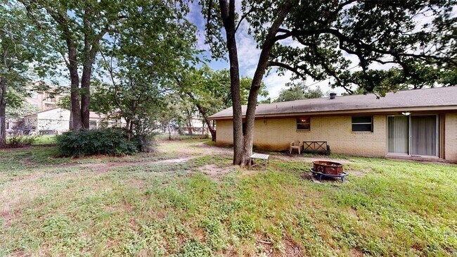 Building Photo - 4304 Aspen St