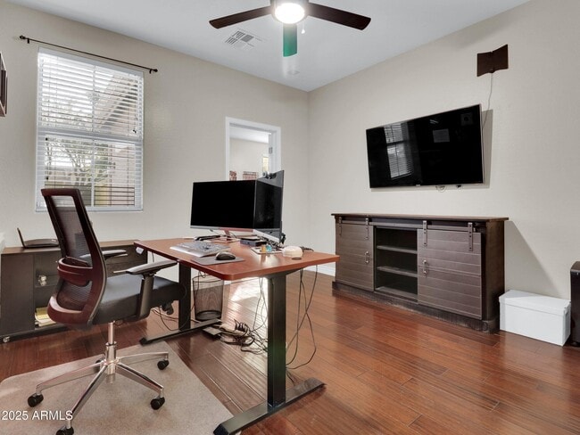 Building Photo - 1866 E Ravenswood Dr